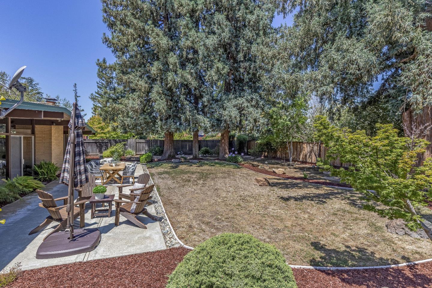 Detail Gallery Image 13 of 68 For 19269 De Havilland Dr, Saratoga,  CA 95070 - 5 Beds | 2 Baths