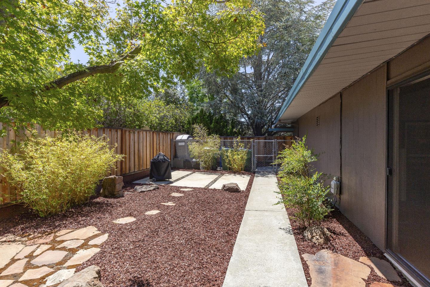 Detail Gallery Image 14 of 68 For 19269 De Havilland Dr, Saratoga,  CA 95070 - 5 Beds | 2 Baths
