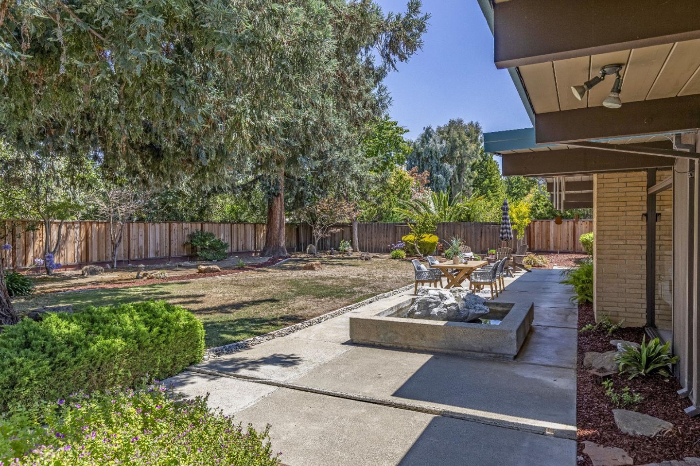 Detail Gallery Image 16 of 68 For 19269 De Havilland Dr, Saratoga,  CA 95070 - 5 Beds | 2 Baths