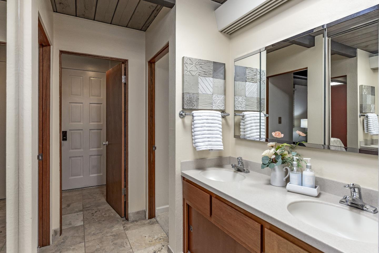 Detail Gallery Image 18 of 68 For 19269 De Havilland Dr, Saratoga,  CA 95070 - 5 Beds | 2 Baths