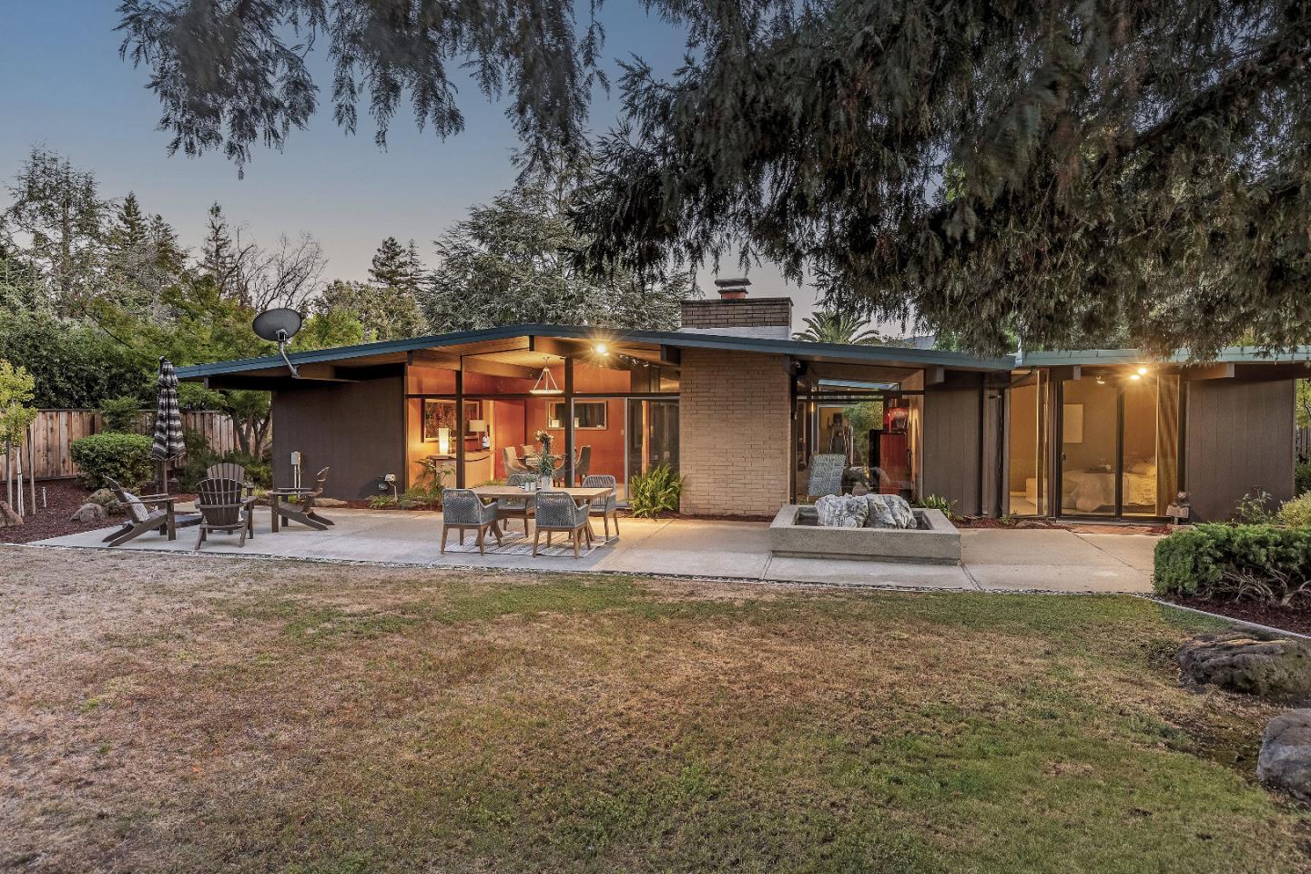 Detail Gallery Image 5 of 68 For 19269 De Havilland Dr, Saratoga,  CA 95070 - 5 Beds | 2 Baths