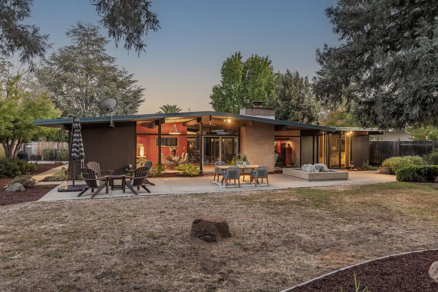 Detail Gallery Image 7 of 68 For 19269 De Havilland Dr, Saratoga,  CA 95070 - 5 Beds | 2 Baths