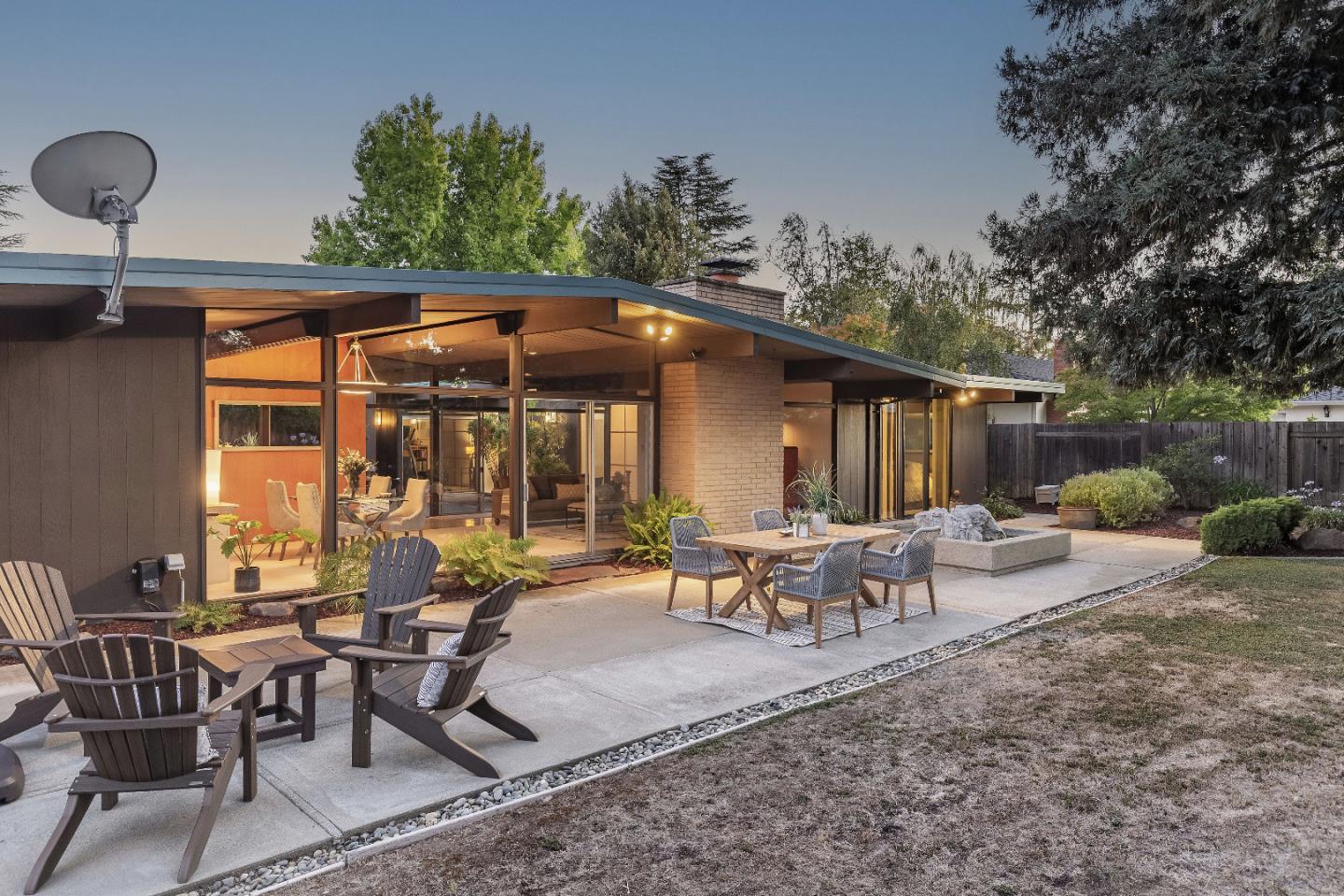 Detail Gallery Image 8 of 68 For 19269 De Havilland Dr, Saratoga,  CA 95070 - 5 Beds | 2 Baths