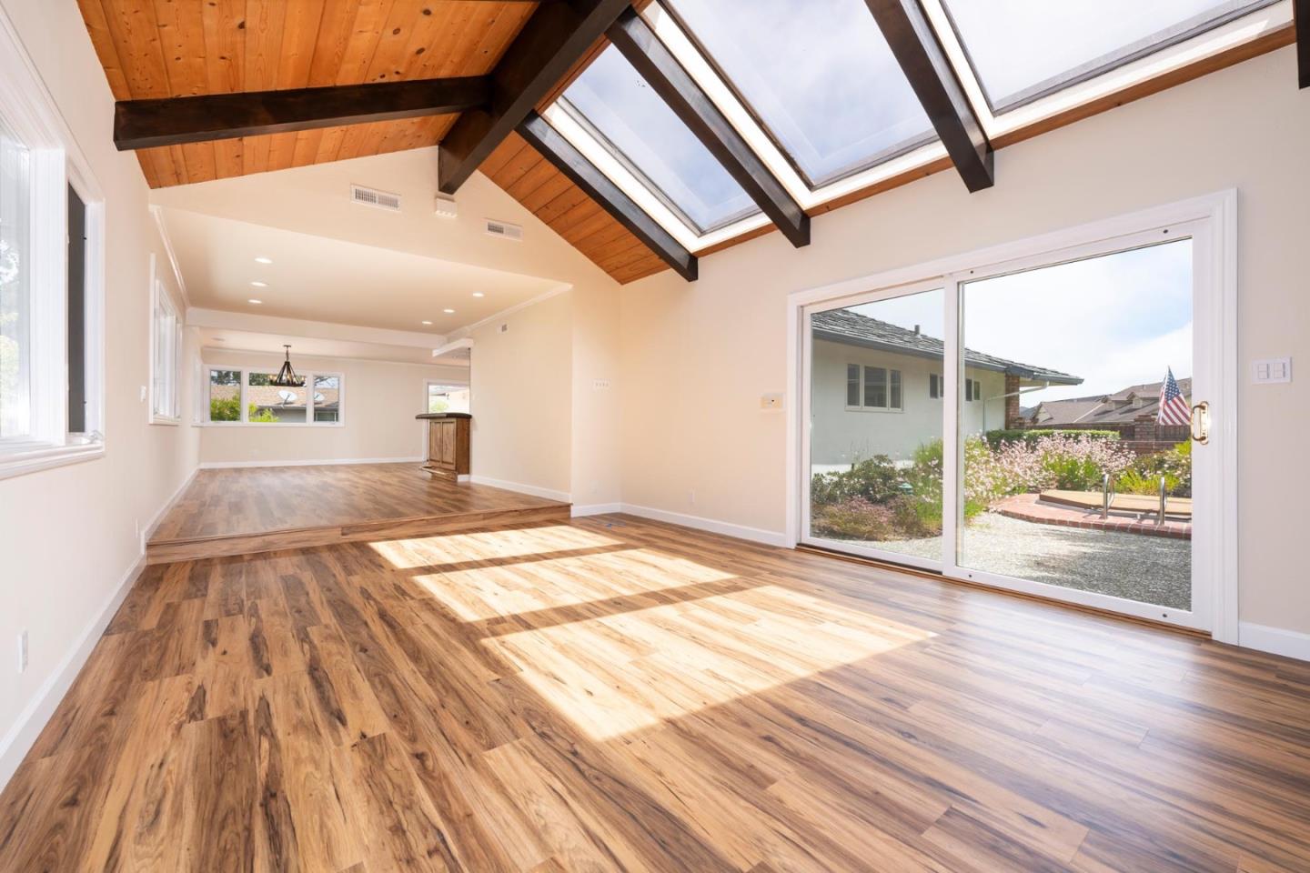 Detail Gallery Image 11 of 21 For 1394 Manzanita Dr, Millbrae,  CA 94030 - 3 Beds | 2 Baths