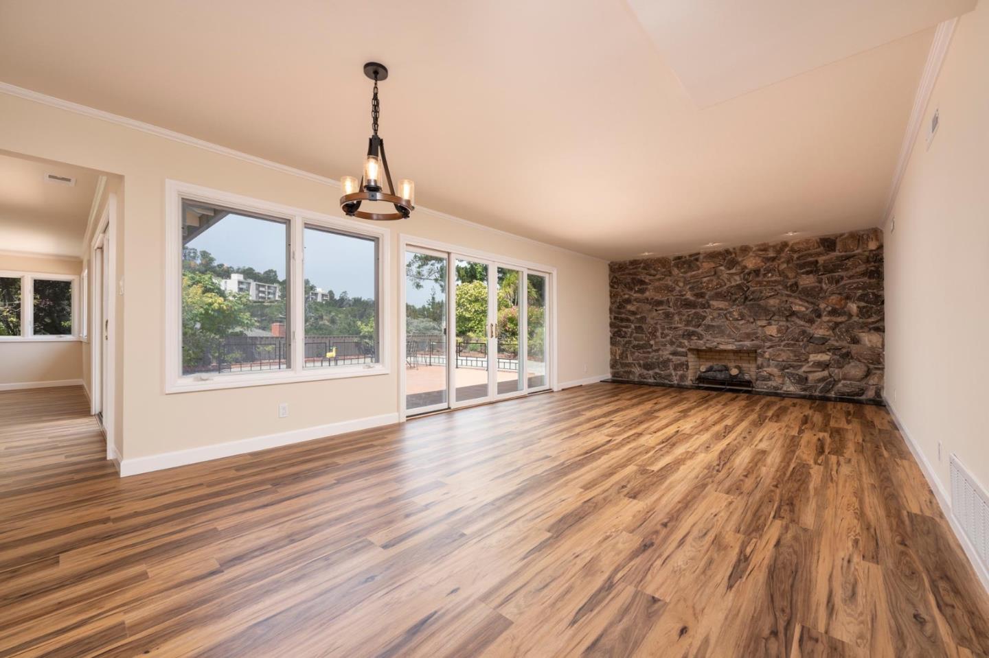 Detail Gallery Image 3 of 21 For 1394 Manzanita Dr, Millbrae,  CA 94030 - 3 Beds | 2 Baths