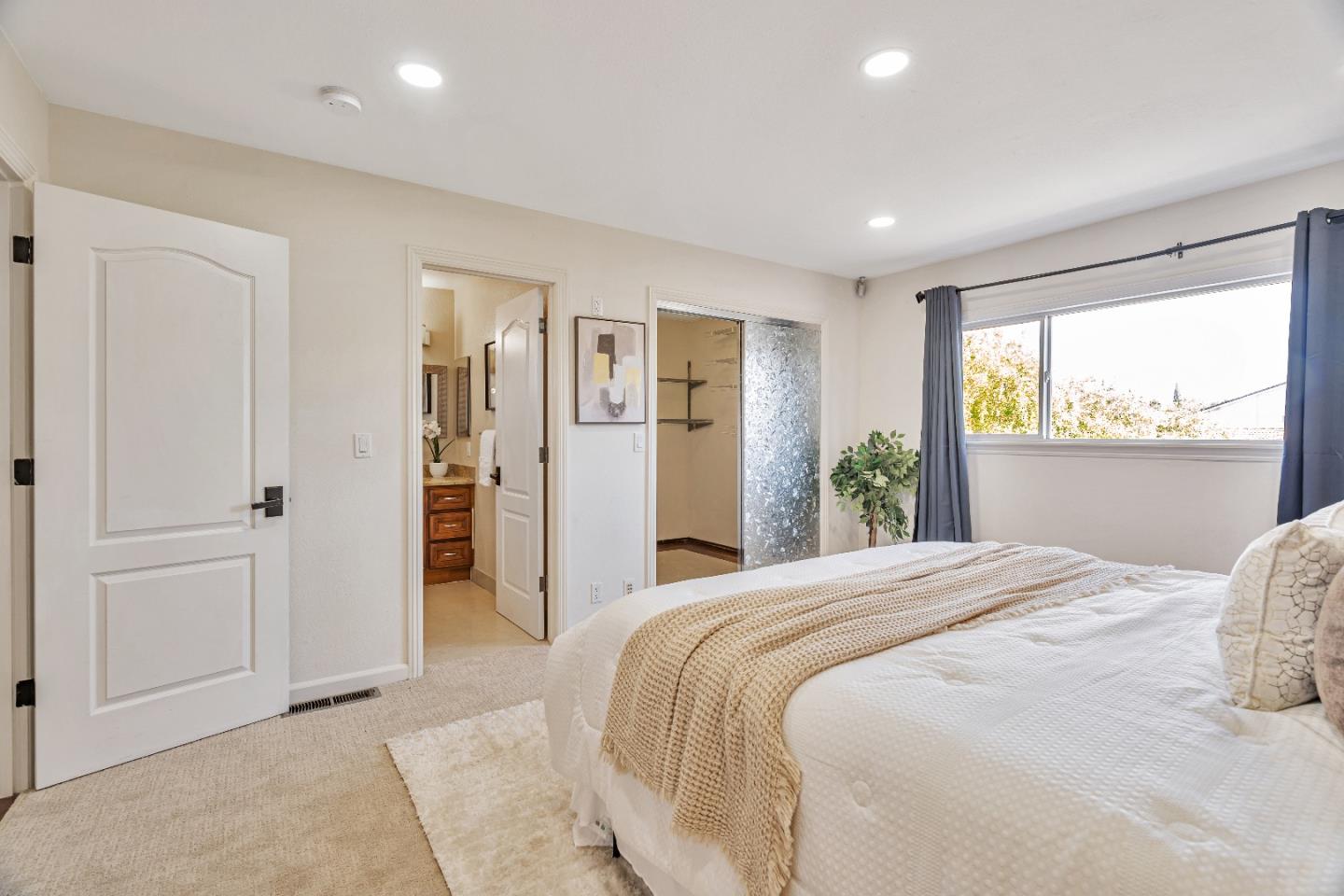 Detail Gallery Image 10 of 18 For 145 Park Bolton Pl, San Jose,  CA 95136 - 5 Beds | 3/1 Baths