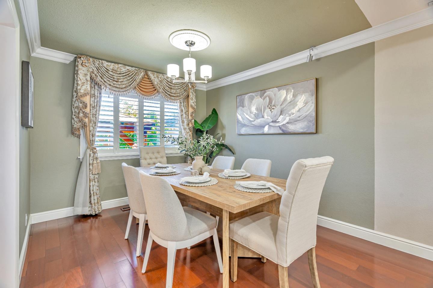 Detail Gallery Image 4 of 18 For 145 Park Bolton Pl, San Jose,  CA 95136 - 5 Beds | 3/1 Baths