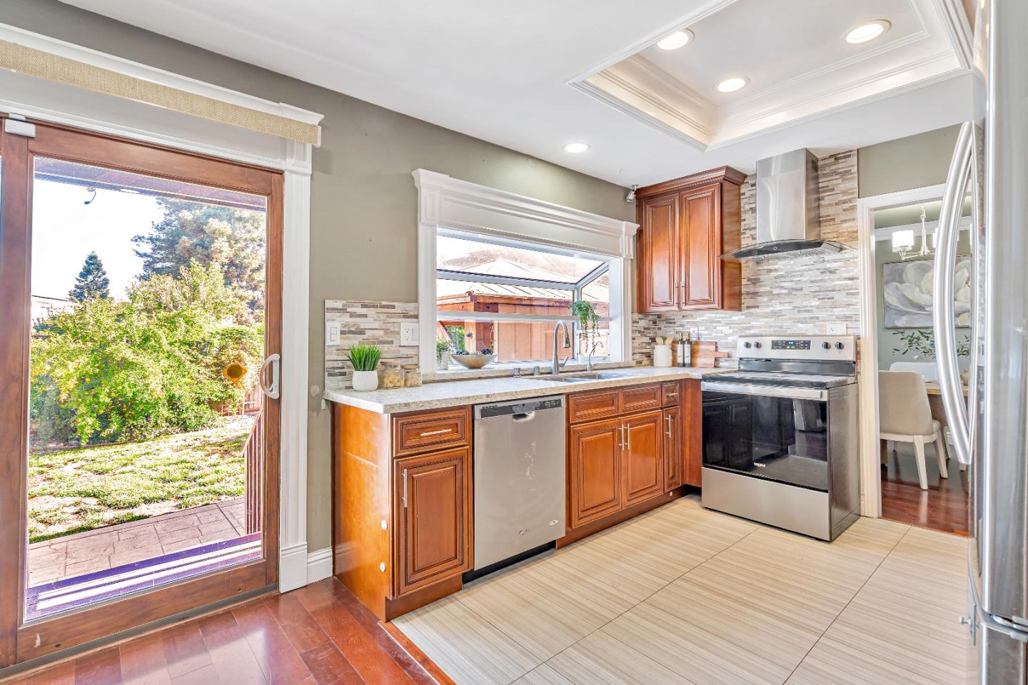 Detail Gallery Image 6 of 18 For 145 Park Bolton Pl, San Jose,  CA 95136 - 5 Beds | 3/1 Baths