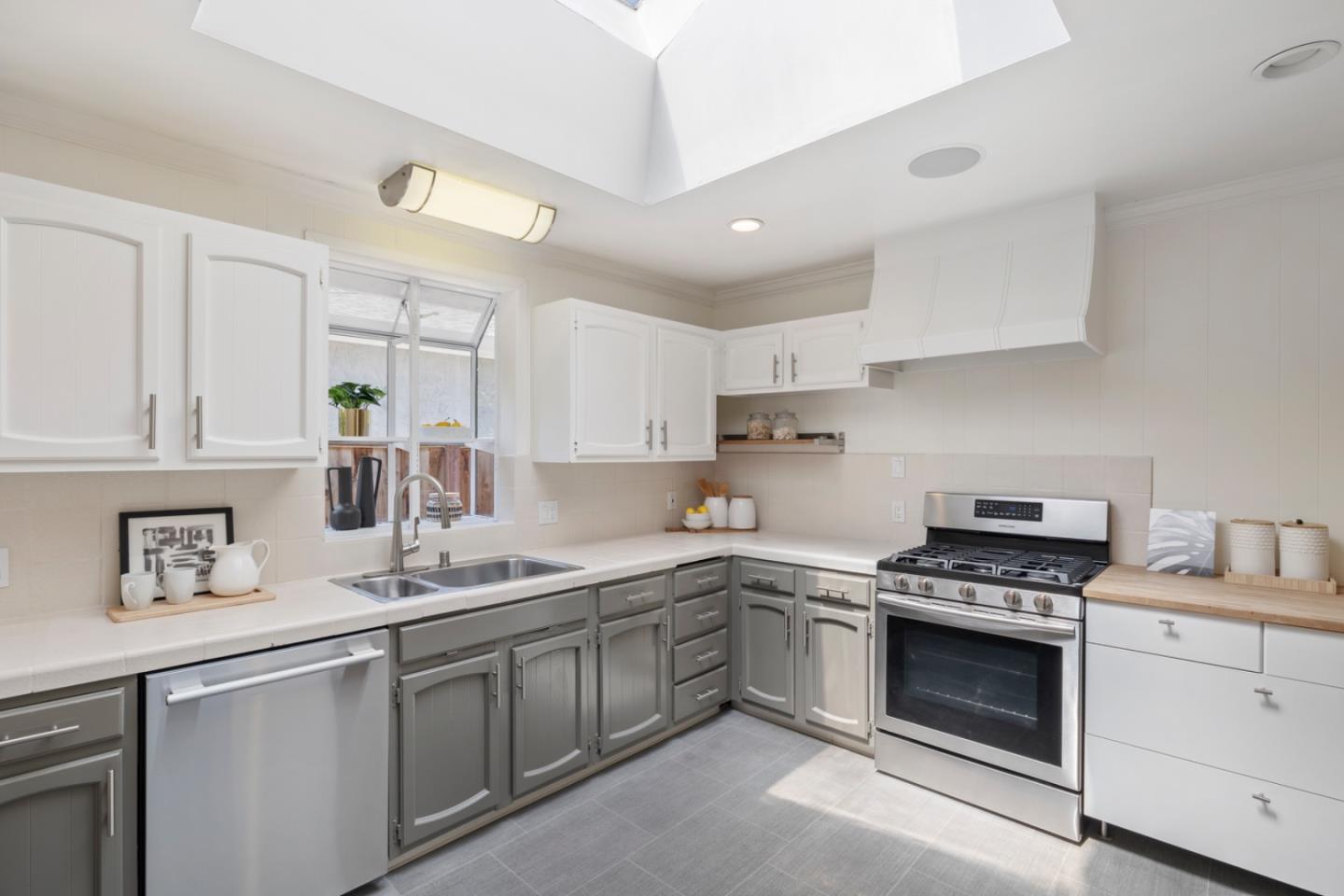 Detail Gallery Image 10 of 27 For 510 8th Ave, Menlo Park,  CA 94025 - 3 Beds | 1 Baths