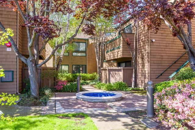 Detail Gallery Image 2 of 22 For 46 Cove Ln, Redwood City,  CA 94065 - 2 Beds | 2 Baths