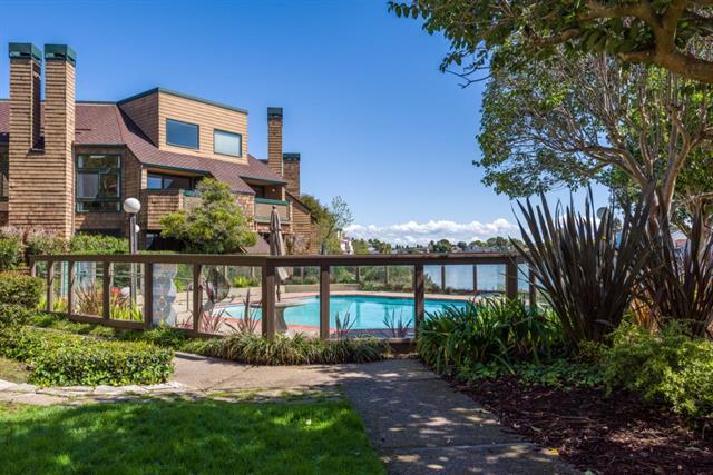 Detail Gallery Image 20 of 22 For 46 Cove Ln, Redwood City,  CA 94065 - 2 Beds | 2 Baths