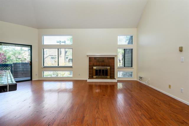 Detail Gallery Image 3 of 22 For 46 Cove Ln, Redwood City,  CA 94065 - 2 Beds | 2 Baths