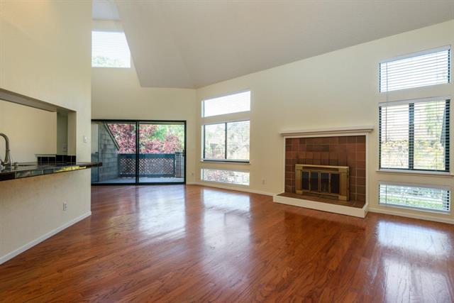 Detail Gallery Image 4 of 22 For 46 Cove Ln, Redwood City,  CA 94065 - 2 Beds | 2 Baths