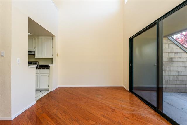Detail Gallery Image 8 of 22 For 46 Cove Ln, Redwood City,  CA 94065 - 2 Beds | 2 Baths