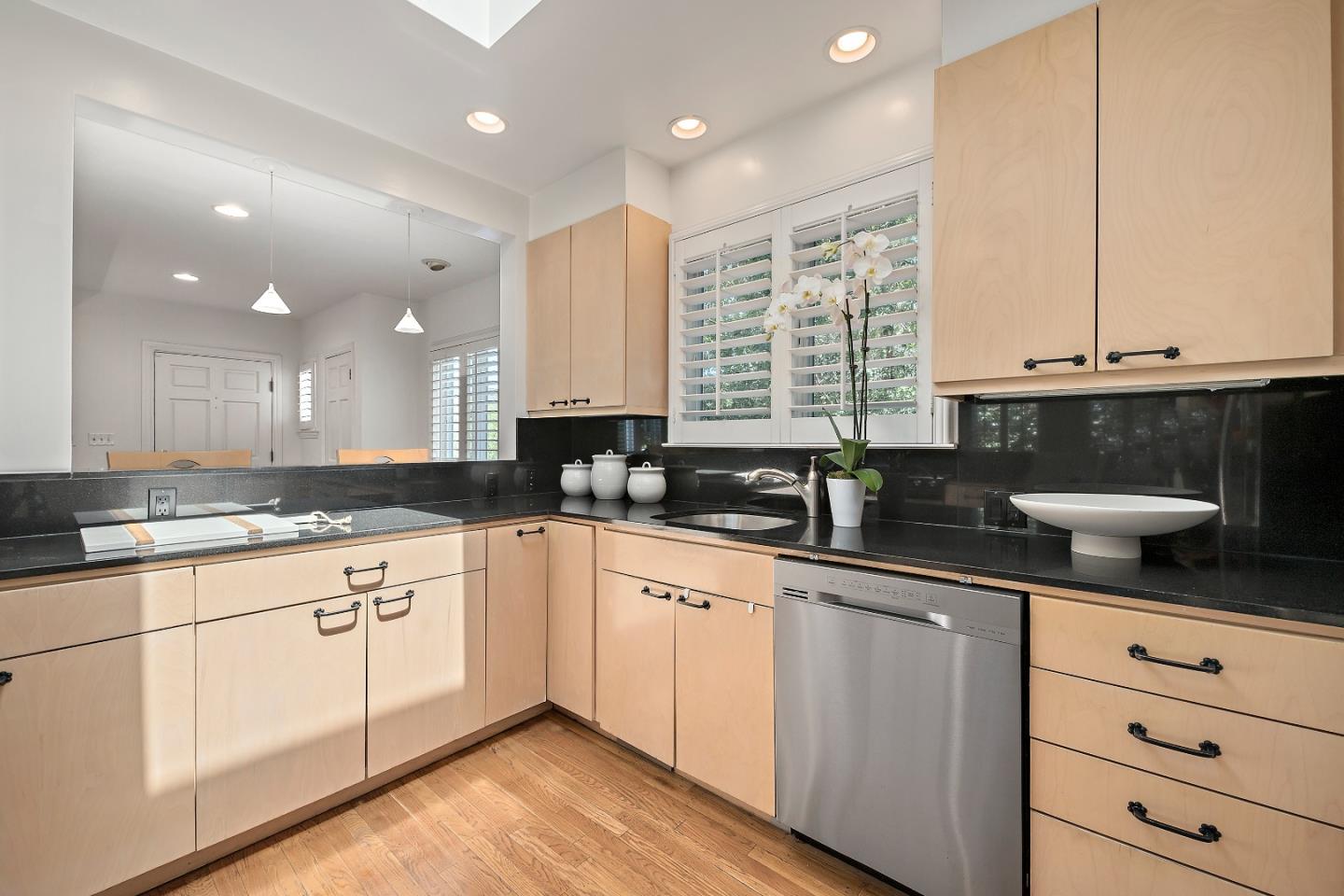 Detail Gallery Image 7 of 27 For 908 S Grant St, San Mateo,  CA 94402 - 2 Beds | 2 Baths
