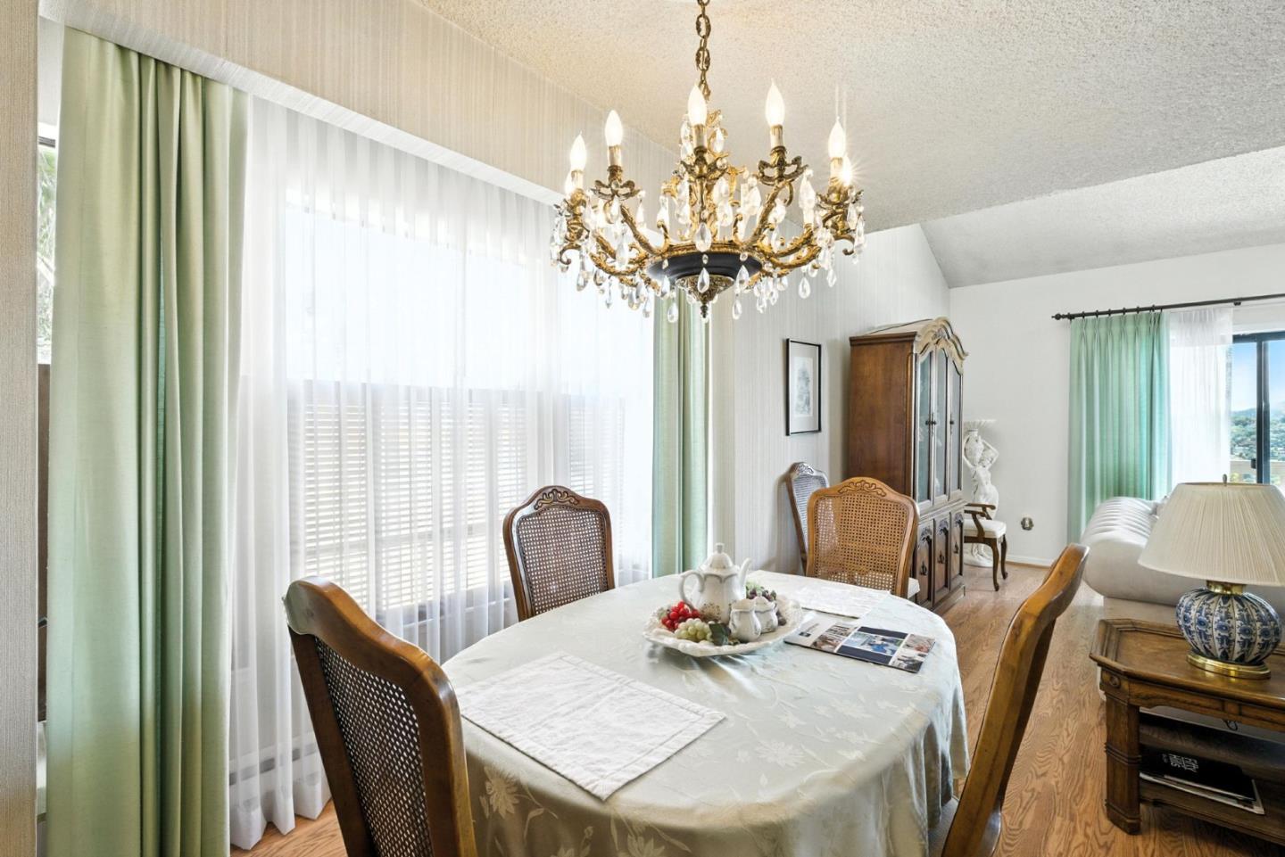 Detail Gallery Image 11 of 34 For 80 Marinero Cir, Tiburon,  CA 94920 - 2 Beds | 2/1 Baths