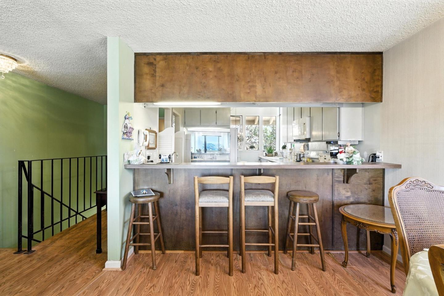 Detail Gallery Image 12 of 34 For 80 Marinero Cir, Tiburon,  CA 94920 - 2 Beds | 2/1 Baths