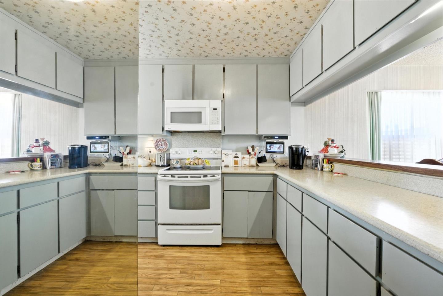 Detail Gallery Image 13 of 34 For 80 Marinero Cir, Tiburon,  CA 94920 - 2 Beds | 2/1 Baths