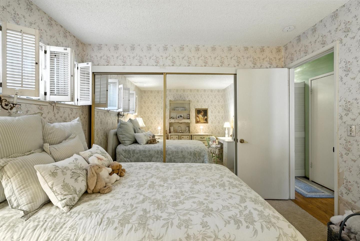 Detail Gallery Image 16 of 34 For 80 Marinero Cir, Tiburon,  CA 94920 - 2 Beds | 2/1 Baths