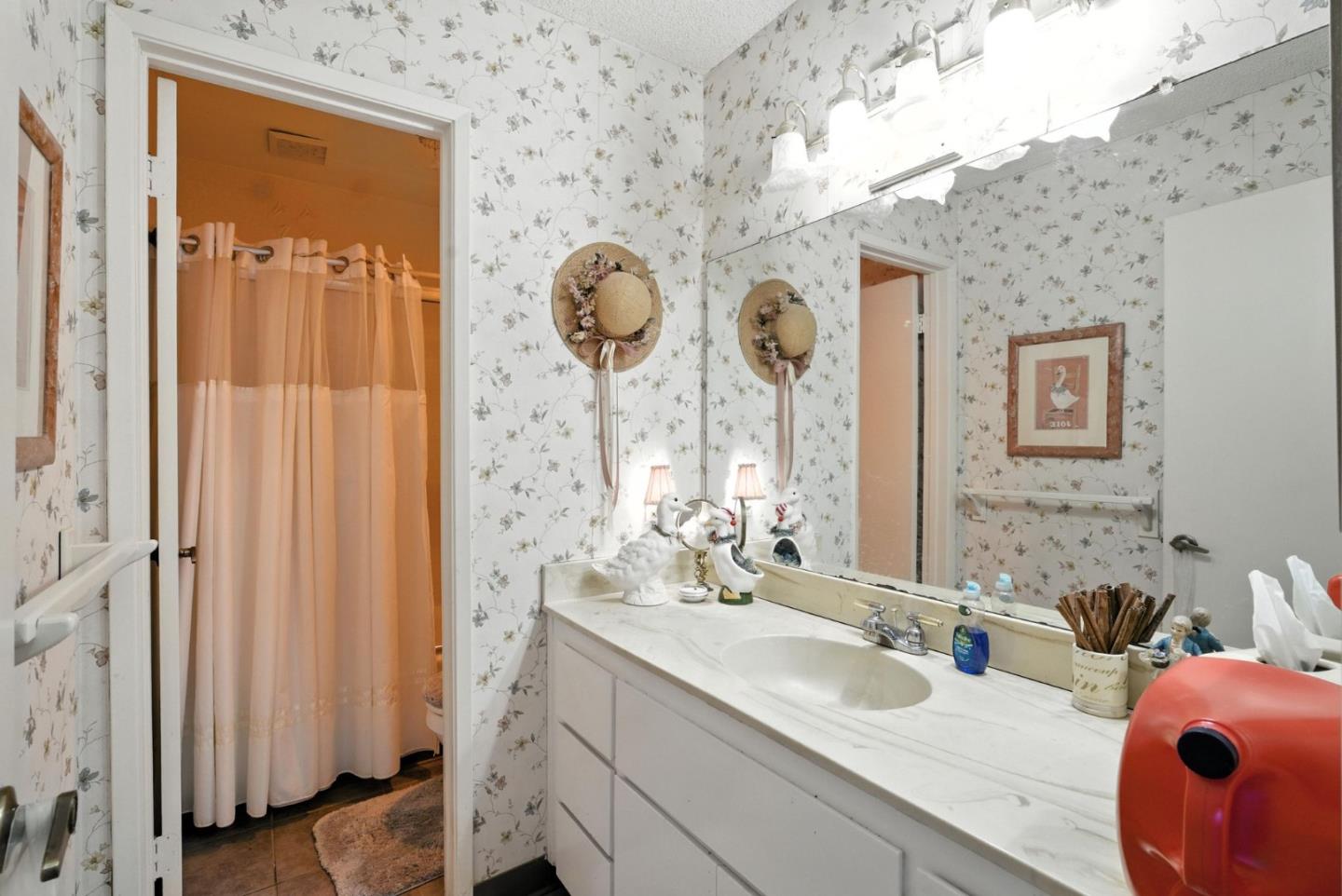 Detail Gallery Image 18 of 34 For 80 Marinero Cir, Tiburon,  CA 94920 - 2 Beds | 2/1 Baths