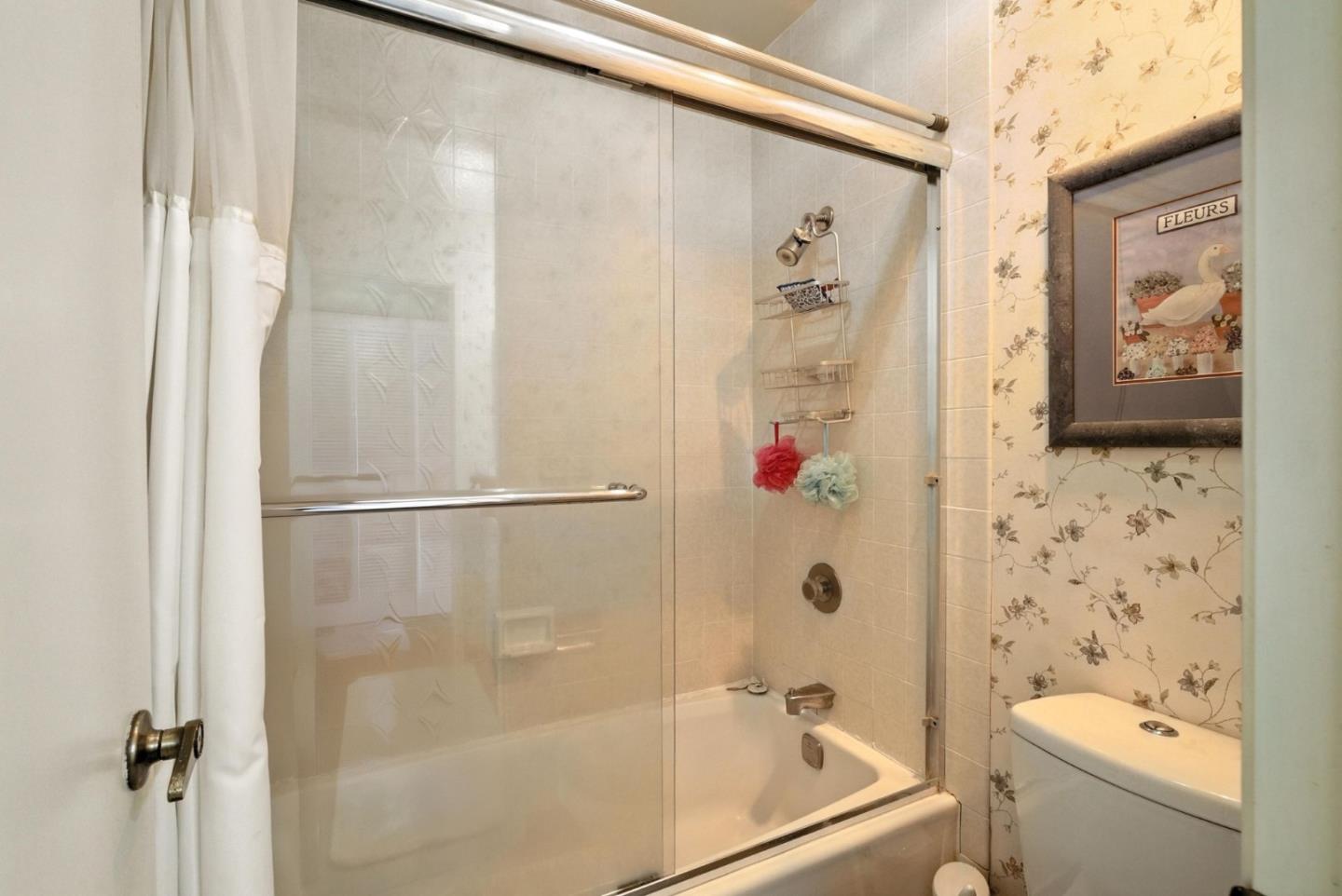 Detail Gallery Image 19 of 34 For 80 Marinero Cir, Tiburon,  CA 94920 - 2 Beds | 2/1 Baths