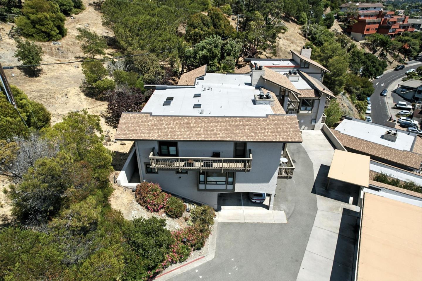 Detail Gallery Image 28 of 34 For 80 Marinero Cir, Tiburon,  CA 94920 - 2 Beds | 2/1 Baths