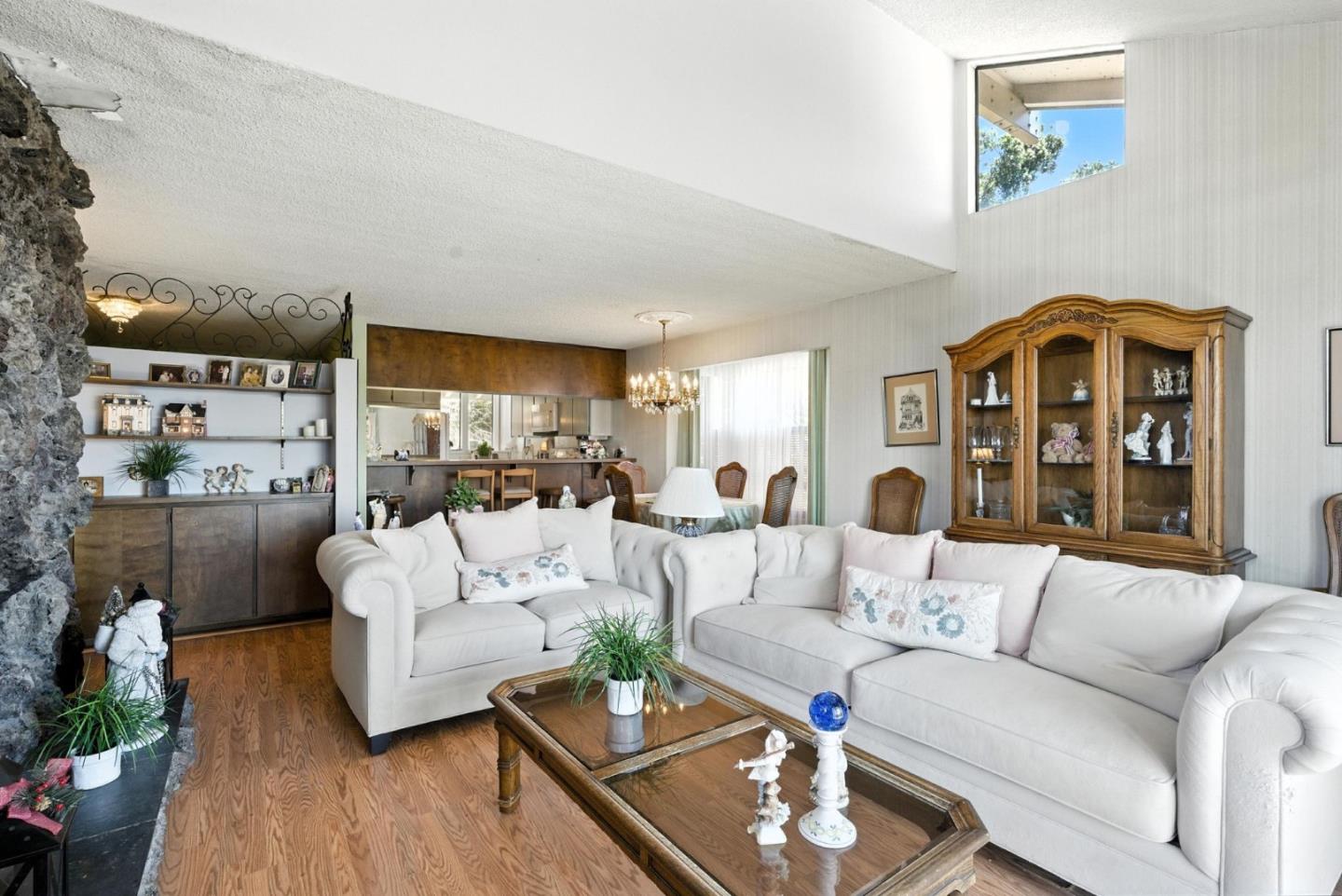 Detail Gallery Image 3 of 34 For 80 Marinero Cir, Tiburon,  CA 94920 - 2 Beds | 2/1 Baths