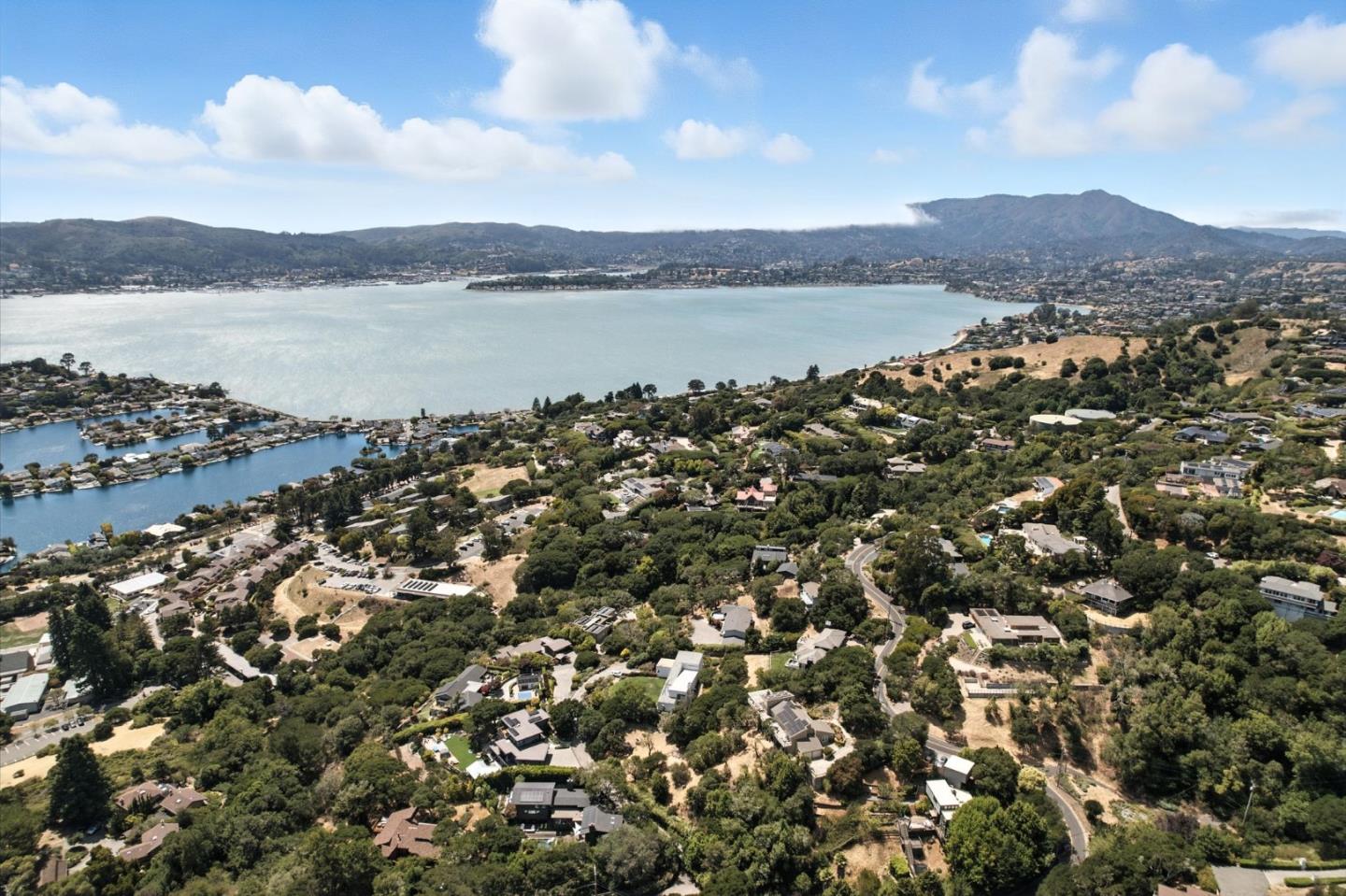 Detail Gallery Image 30 of 34 For 80 Marinero Cir, Tiburon,  CA 94920 - 2 Beds | 2/1 Baths