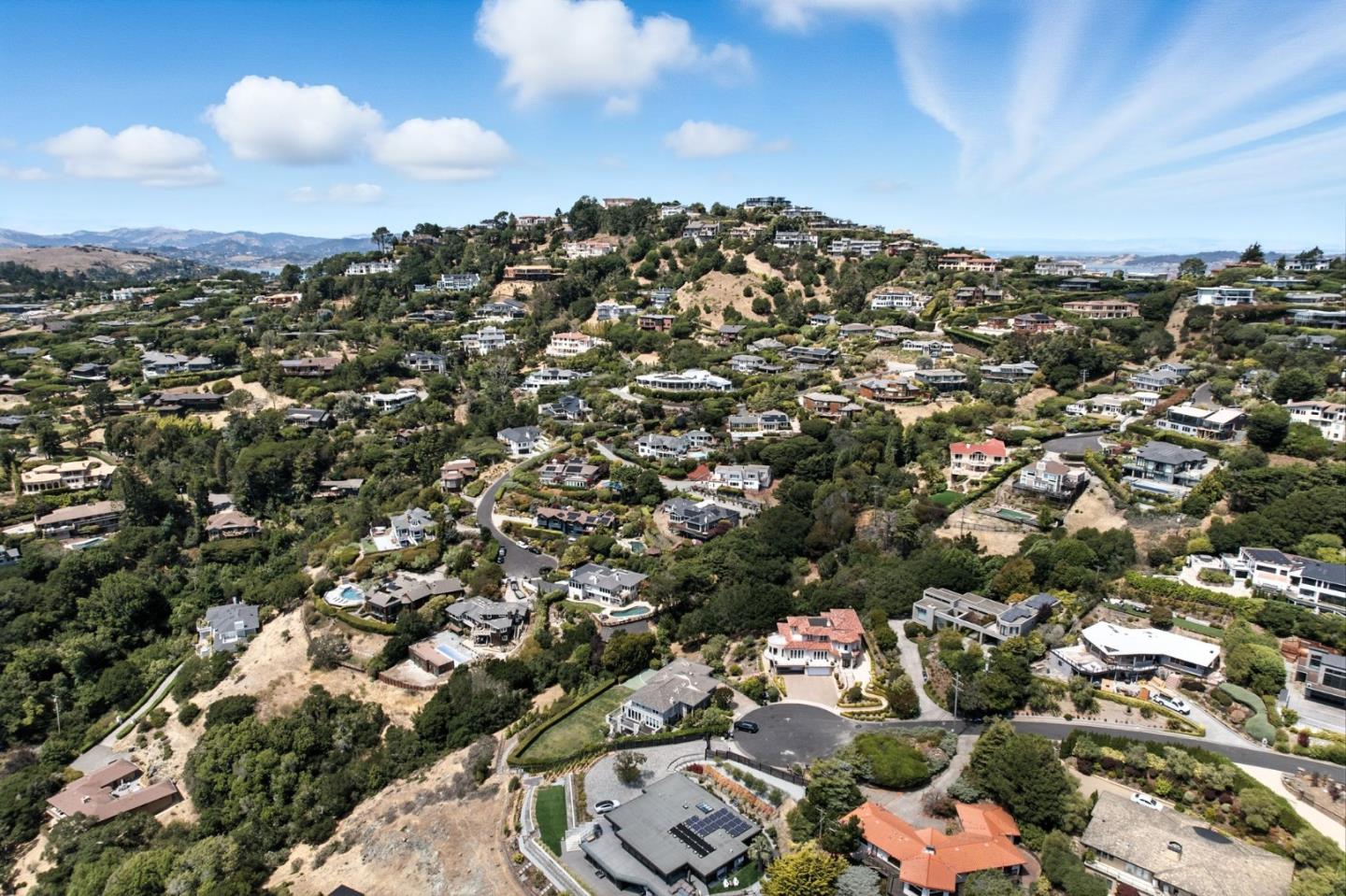 Detail Gallery Image 31 of 34 For 80 Marinero Cir, Tiburon,  CA 94920 - 2 Beds | 2/1 Baths
