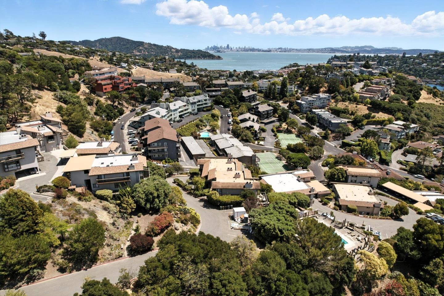 Detail Gallery Image 32 of 34 For 80 Marinero Cir, Tiburon,  CA 94920 - 2 Beds | 2/1 Baths