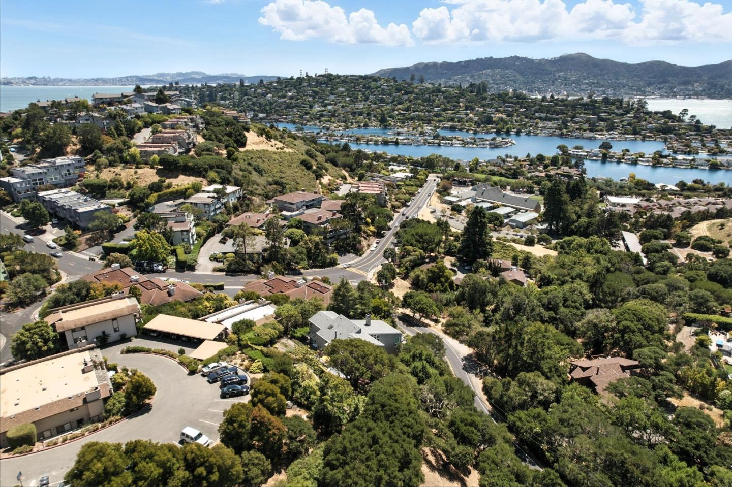 Detail Gallery Image 33 of 34 For 80 Marinero Cir, Tiburon,  CA 94920 - 2 Beds | 2/1 Baths