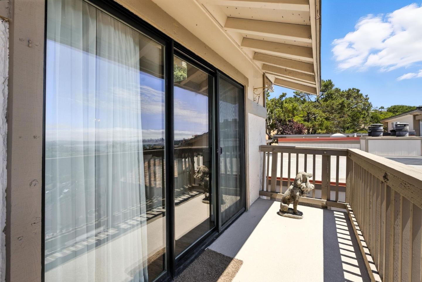 Detail Gallery Image 7 of 34 For 80 Marinero Cir, Tiburon,  CA 94920 - 2 Beds | 2/1 Baths