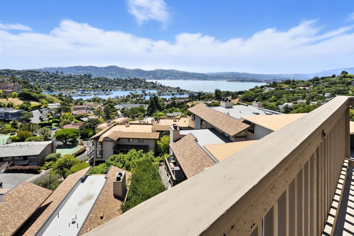 Detail Gallery Image 9 of 34 For 80 Marinero Cir, Tiburon,  CA 94920 - 2 Beds | 2/1 Baths