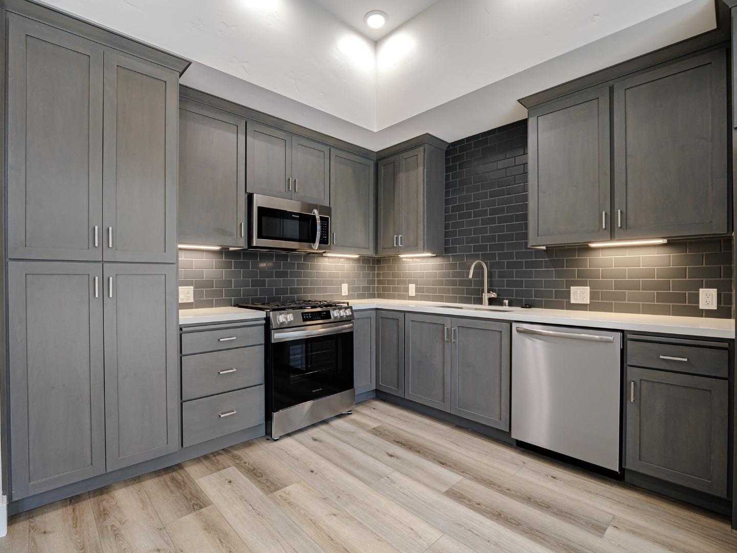 Detail Gallery Image 8 of 34 For 101 Aptos Village Way #3,  Aptos,  CA 95003 - 2 Beds | 2/1 Baths