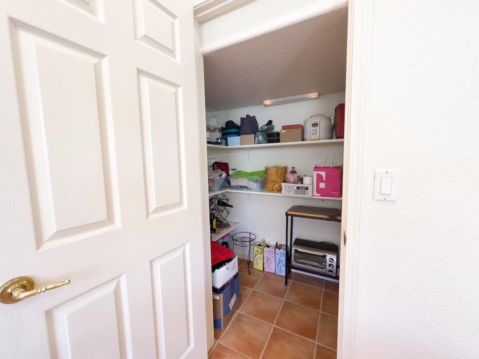 Detail Gallery Image 10 of 34 For 1675 via Cortina, San Jose,  CA 95120 - 4 Beds | 2/1 Baths