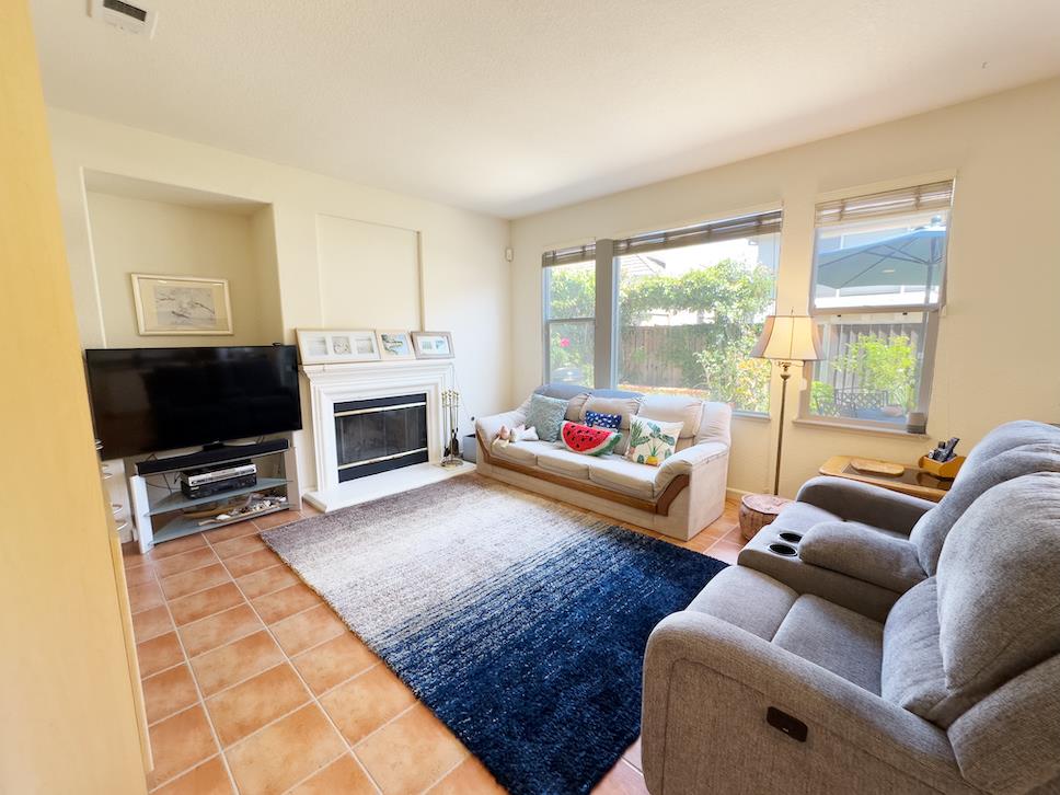 Detail Gallery Image 11 of 34 For 1675 via Cortina, San Jose,  CA 95120 - 4 Beds | 2/1 Baths