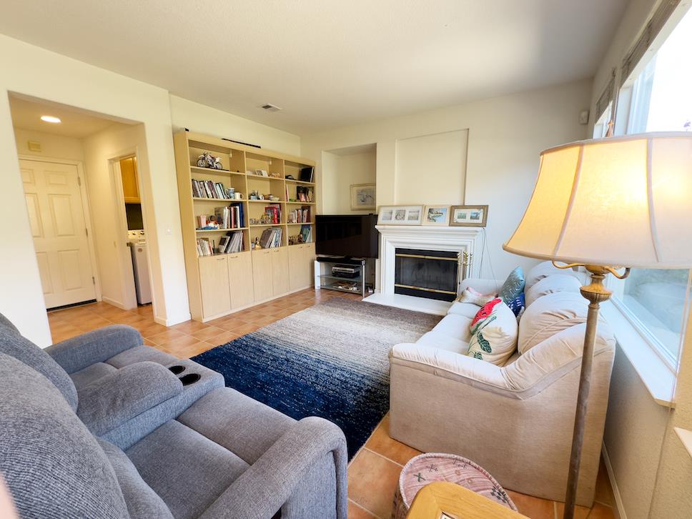 Detail Gallery Image 12 of 34 For 1675 via Cortina, San Jose,  CA 95120 - 4 Beds | 2/1 Baths