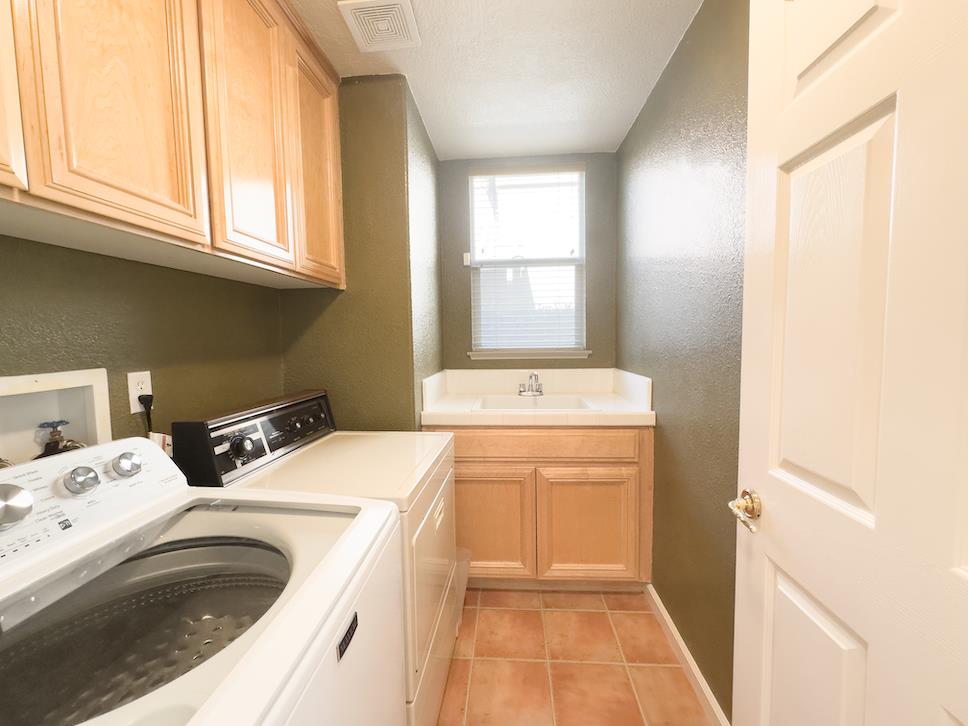 Detail Gallery Image 13 of 34 For 1675 via Cortina, San Jose,  CA 95120 - 4 Beds | 2/1 Baths
