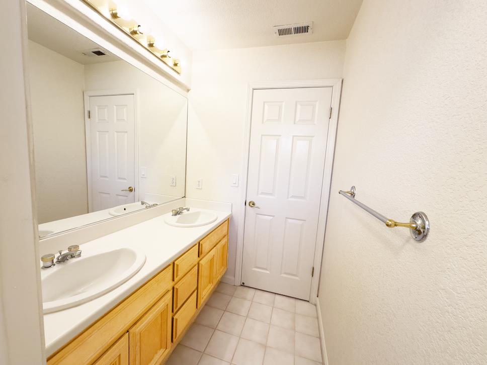 Detail Gallery Image 26 of 34 For 1675 via Cortina, San Jose,  CA 95120 - 4 Beds | 2/1 Baths