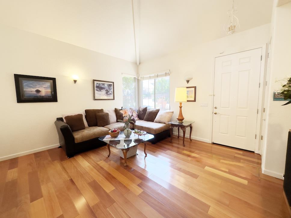 Detail Gallery Image 5 of 34 For 1675 via Cortina, San Jose,  CA 95120 - 4 Beds | 2/1 Baths