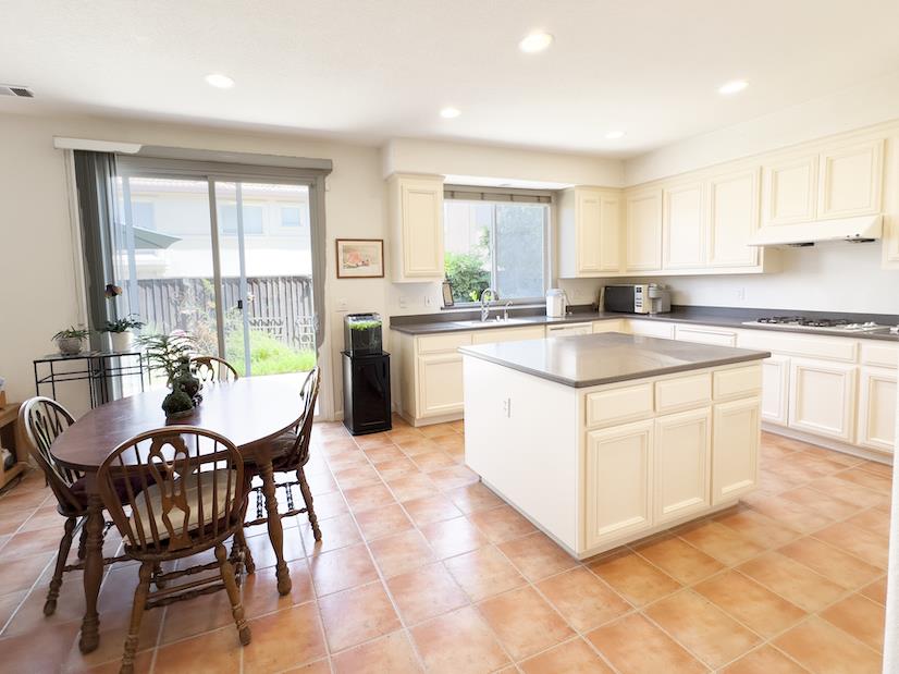 Detail Gallery Image 8 of 34 For 1675 via Cortina, San Jose,  CA 95120 - 4 Beds | 2/1 Baths