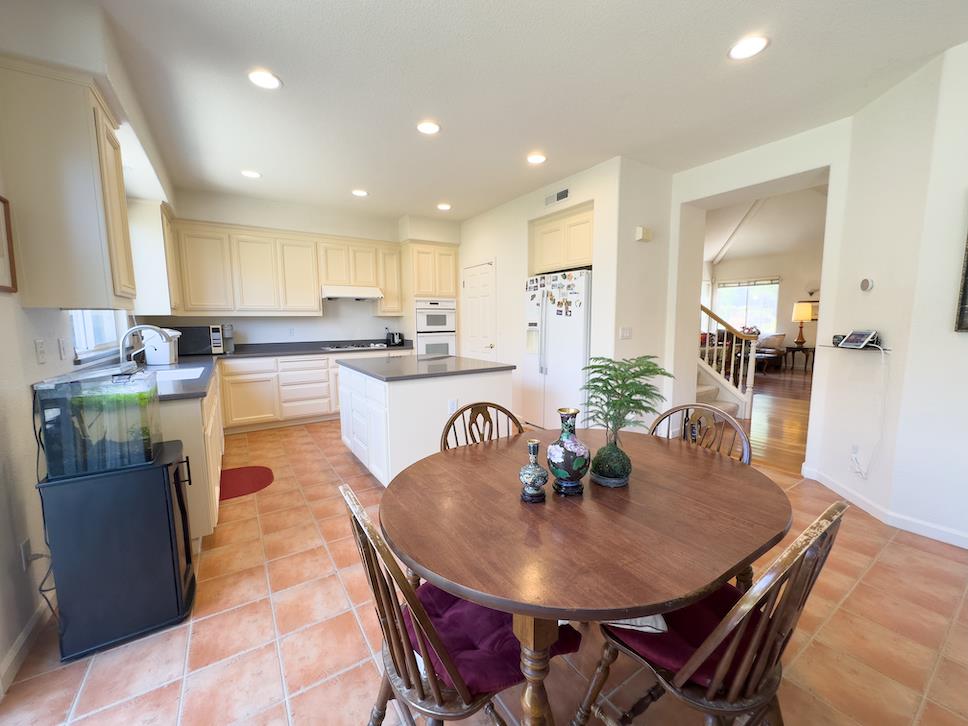 Detail Gallery Image 9 of 34 For 1675 via Cortina, San Jose,  CA 95120 - 4 Beds | 2/1 Baths