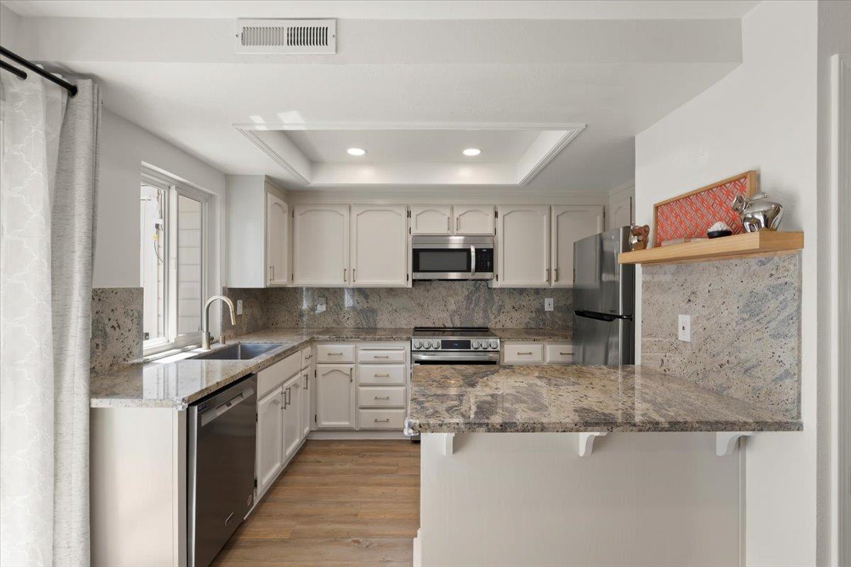 Detail Gallery Image 4 of 15 For 201 Shelley Ave, Campbell,  CA 95008 - 3 Beds | 2/1 Baths