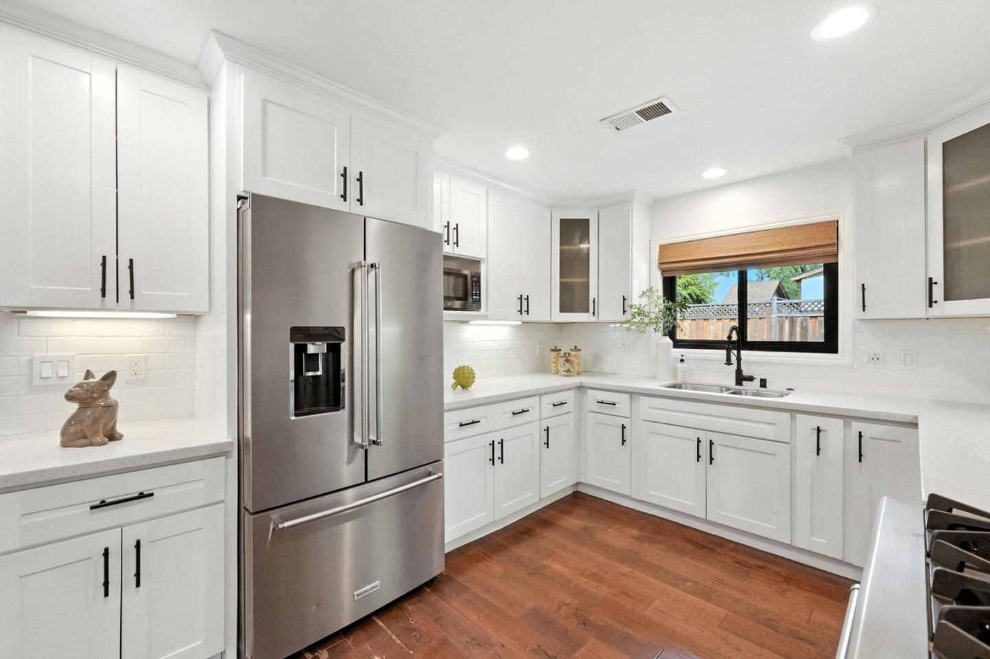 Detail Gallery Image 9 of 49 For 6056 Indian Ave, San Jose,  CA 95123 - 4 Beds | 3 Baths