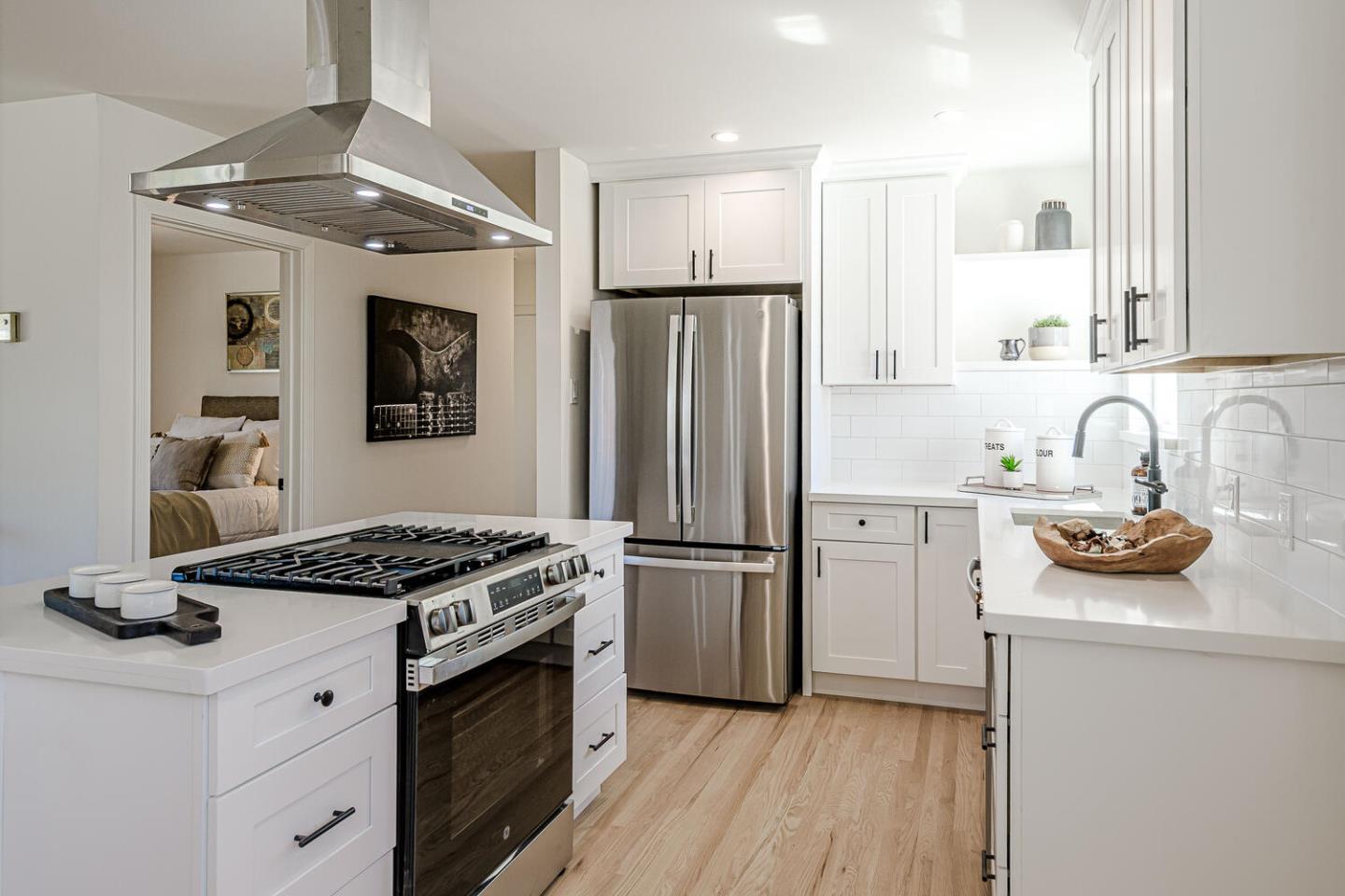 Detail Gallery Image 11 of 26 For 220 Park Blvd, Millbrae,  CA 94030 - 3 Beds | 1/1 Baths