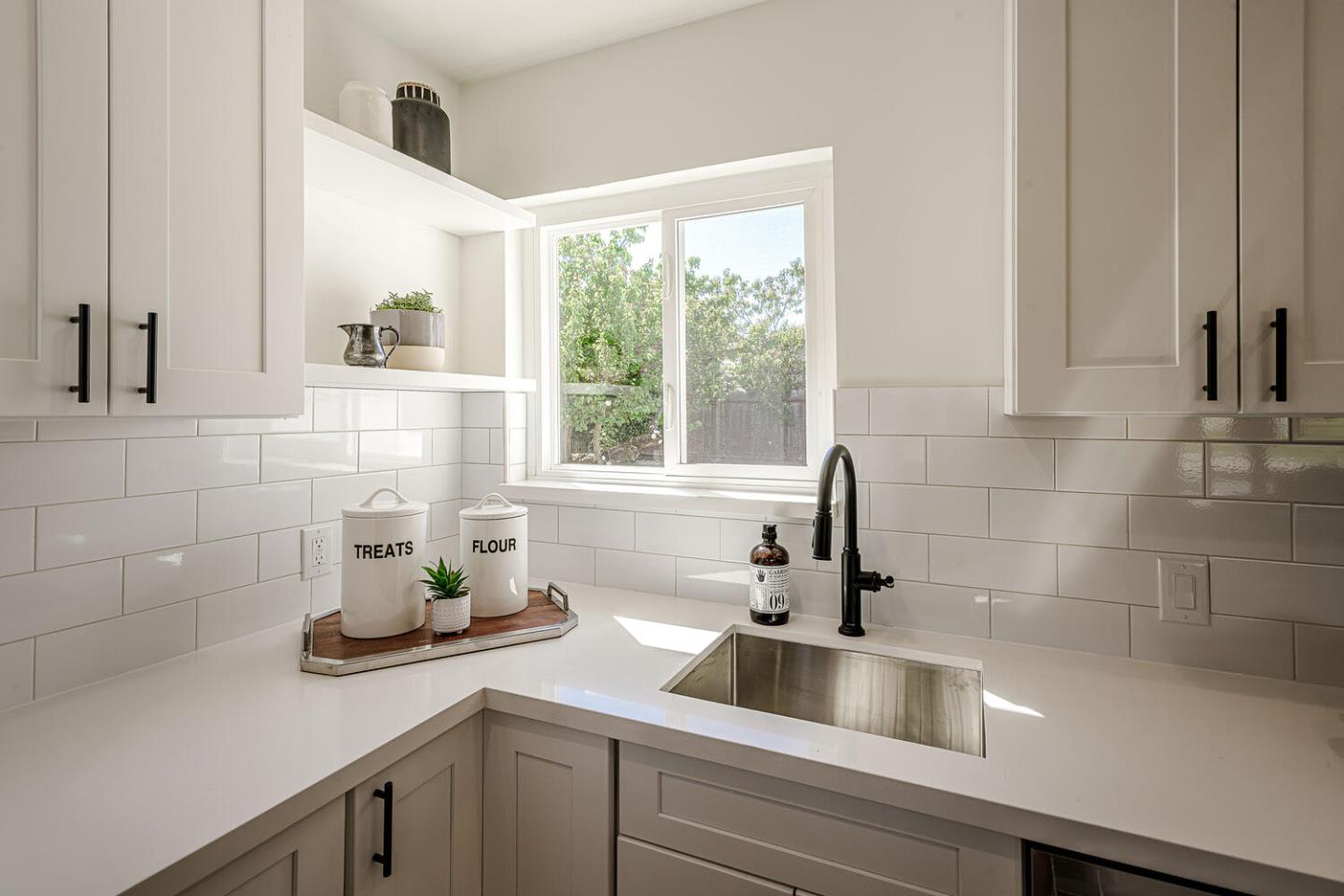 Detail Gallery Image 13 of 26 For 220 Park Blvd, Millbrae,  CA 94030 - 3 Beds | 1/1 Baths