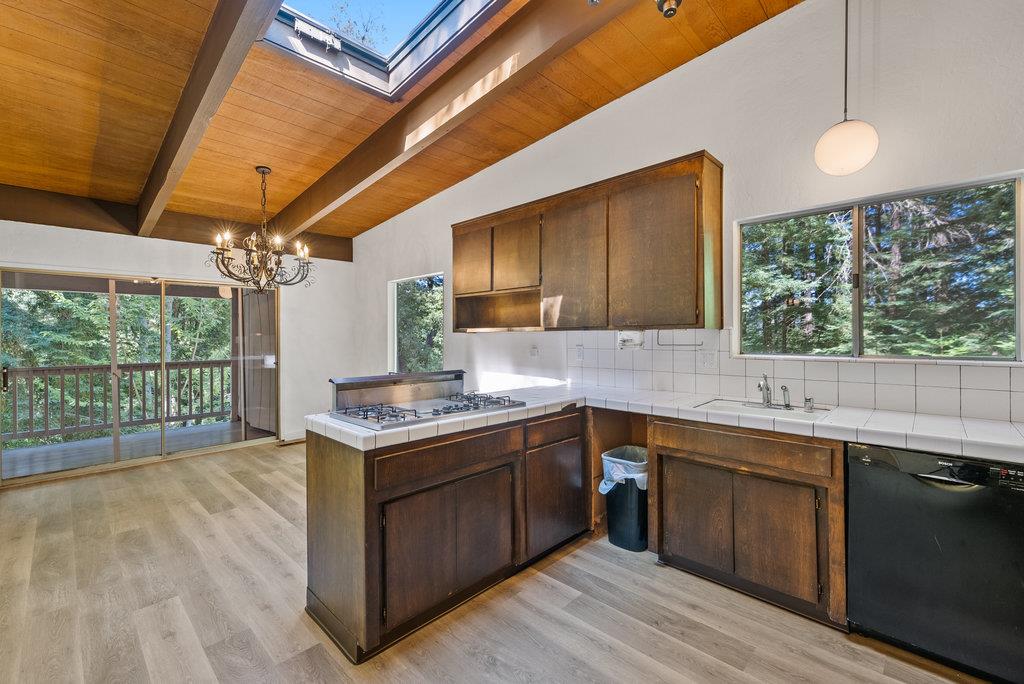 Detail Gallery Image 12 of 33 For 125 Carl Dr, Scotts Valley,  CA 95066 - 3 Beds | 2/1 Baths