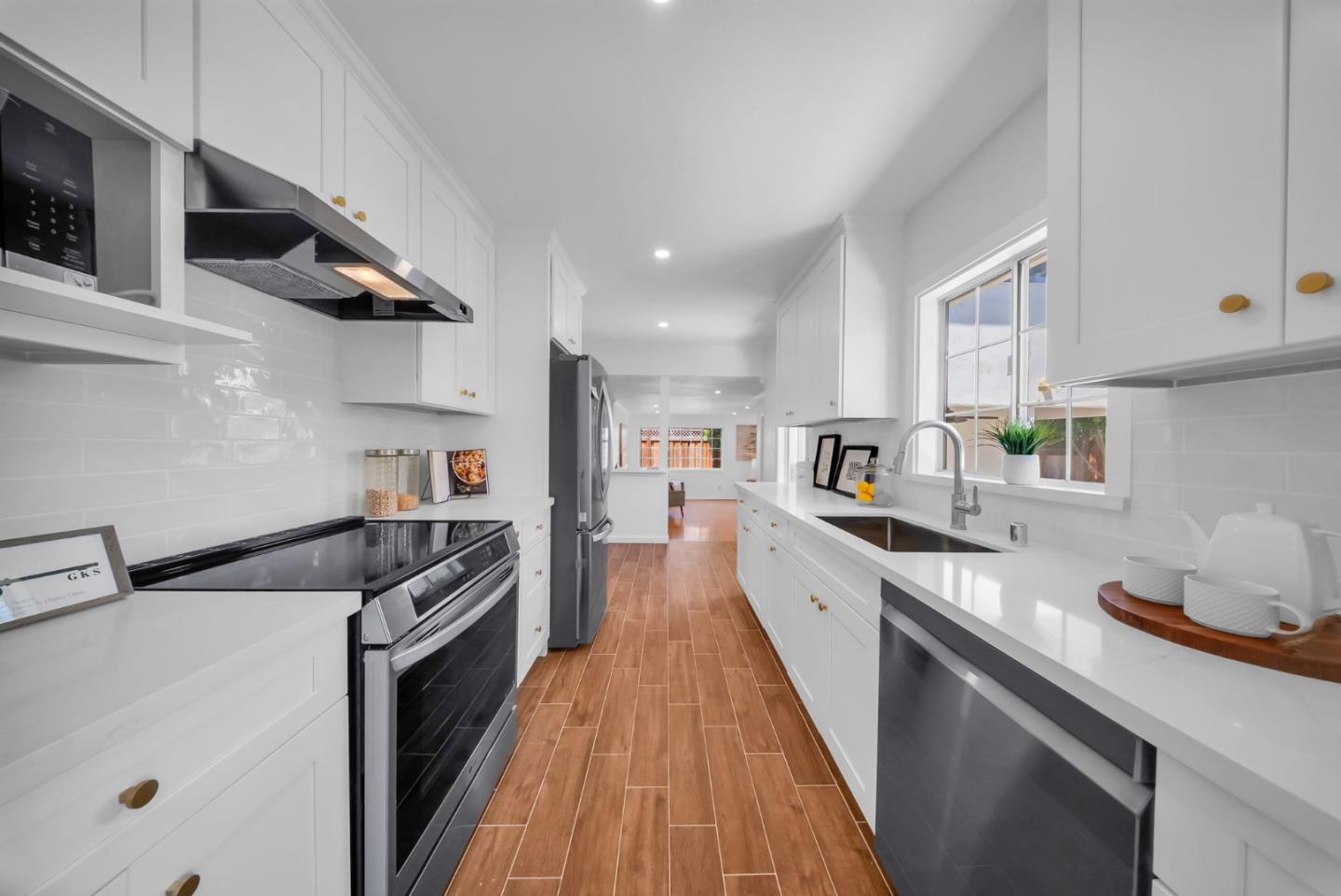 Detail Gallery Image 10 of 44 For 180 Coventry Dr, Campbell,  CA 95008 - 4 Beds | 2/1 Baths