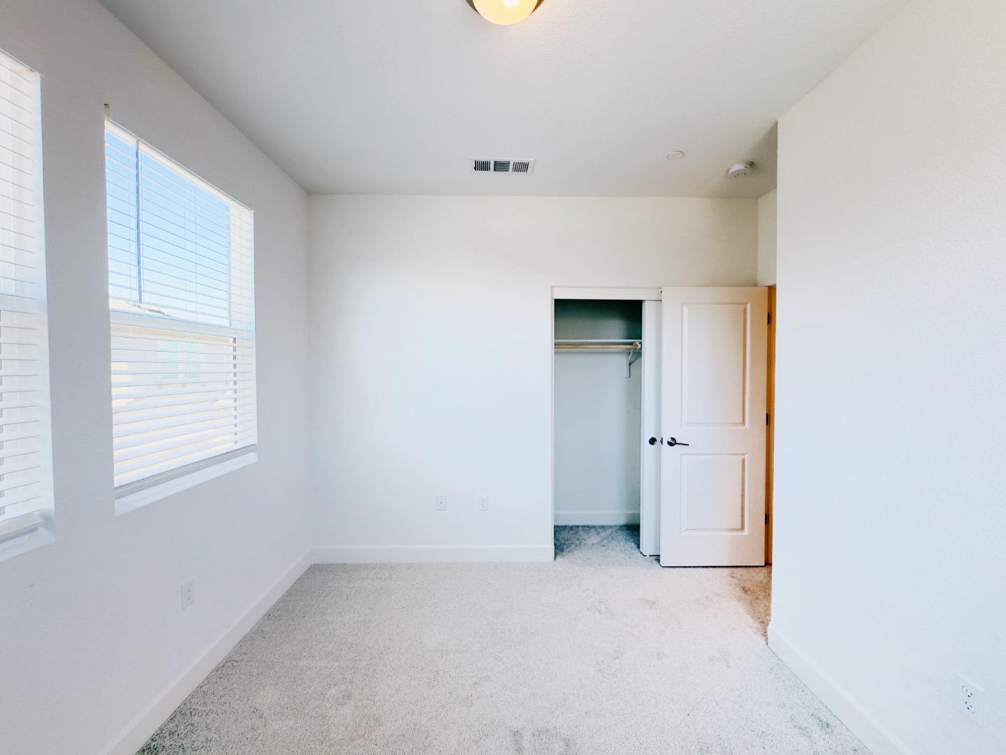 Detail Gallery Image 10 of 31 For 61 Brook Ln, Pittsburg,  CA 94565 - 5 Beds | 4/1 Baths