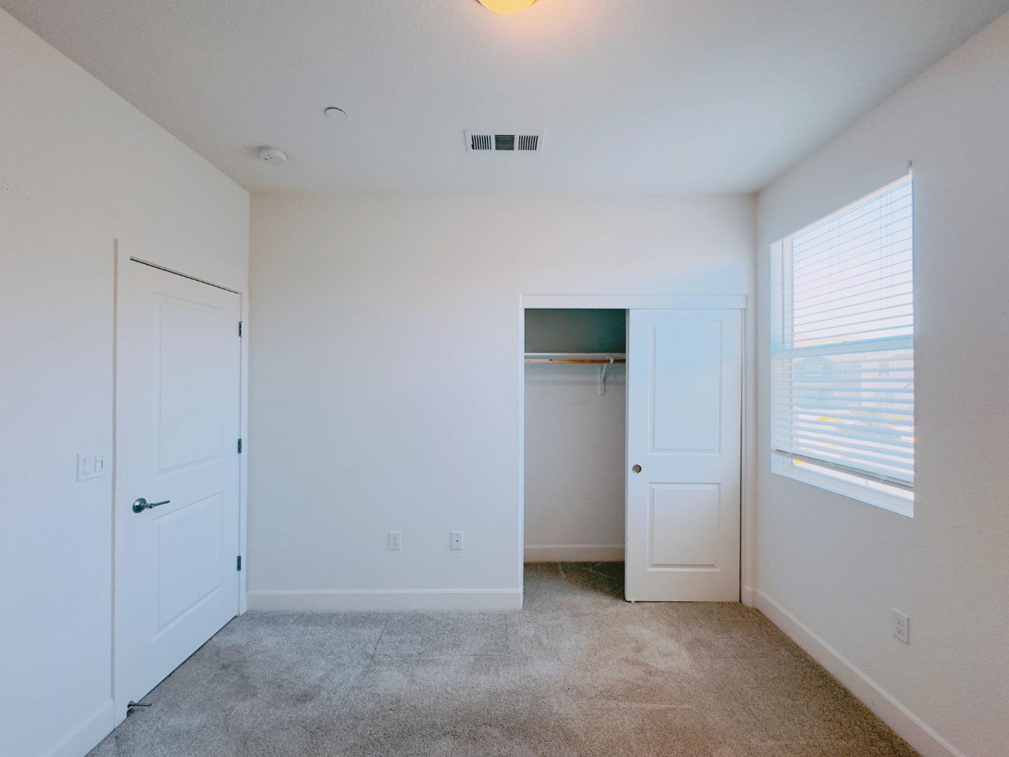 Detail Gallery Image 11 of 31 For 61 Brook Ln, Pittsburg,  CA 94565 - 5 Beds | 4/1 Baths